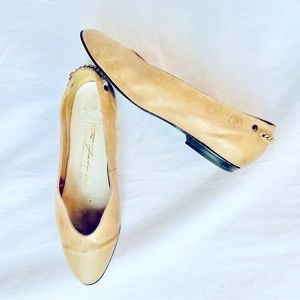 Pertti Palmroth tan leather ballet flats with gold chain heel size 9.
